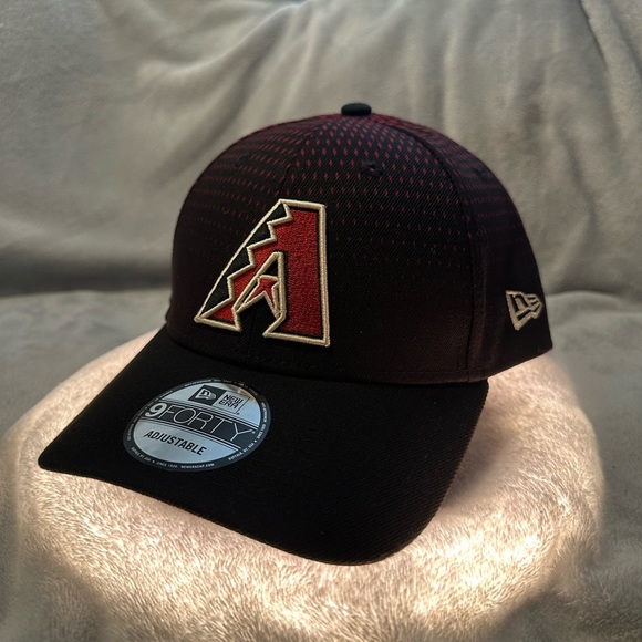 Arizona Diamondbacks New Era 9FORTY Adjustable Hat Cap Black Red Strapback MLB - Picture 1 of 3